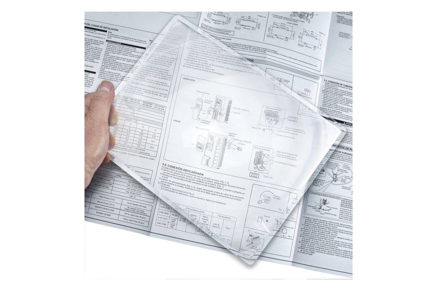 Vergrootglas plat - hard – in een gebruikssituatie